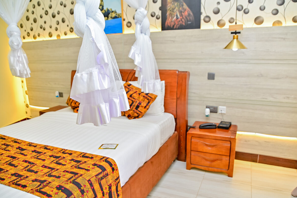 Deluxe Room with Lake View/Garden View