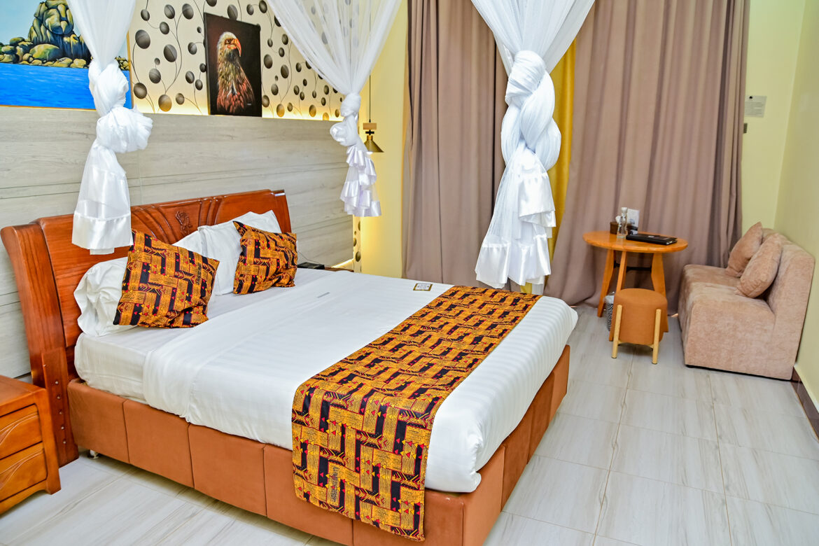 Family Deluxe/Suite with Lake View/Garden View